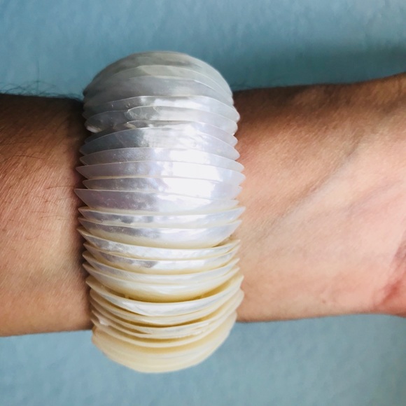 Mother of Pearl bracelet adjustable EUC - Picture 5 of 7